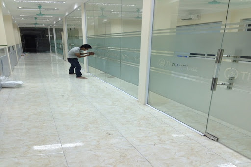 thi công dán decal kính mờ văn phòng